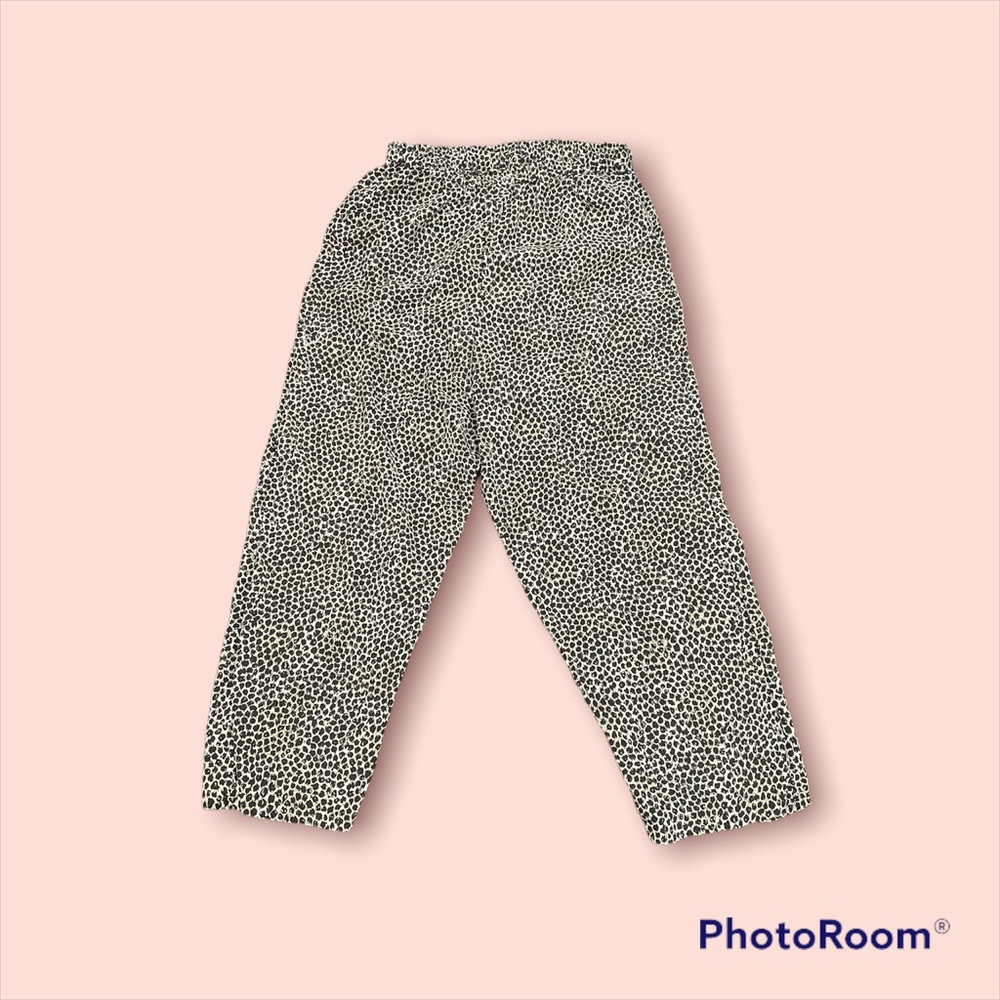 Light high-waisted pants